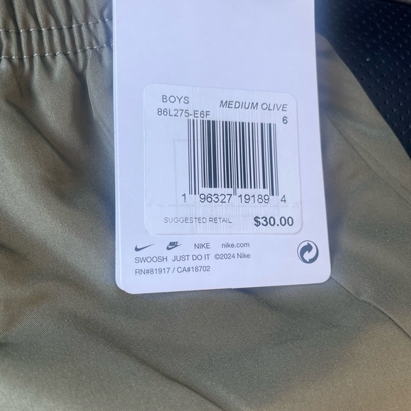 New Nike DRI-FIT shorts Olive size 6 boys - Picture 3 of 4